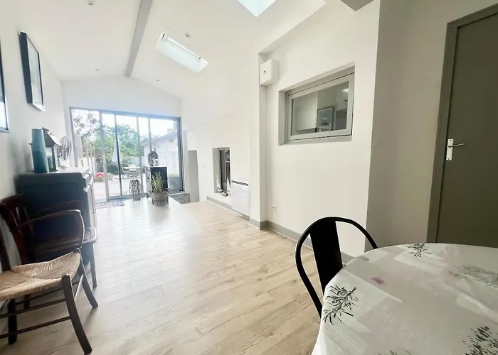 Charmante Maison Fourasine Centre-ville Jardin Pensión