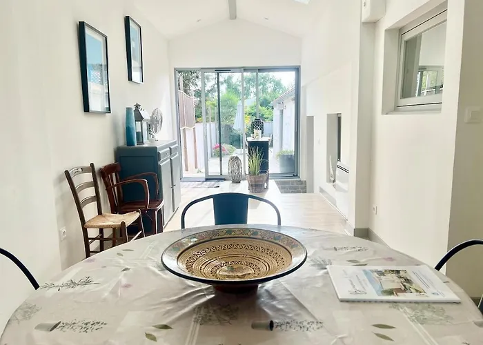 Charmante Maison Fourasine Centre-ville Jardin Pensión 4*