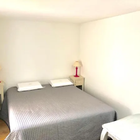 Holiday home Charmante Maison Fourasine Centre-ville Jardin *