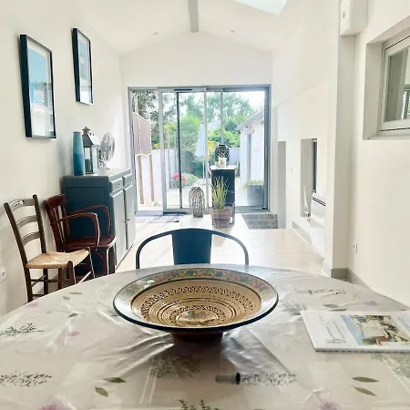 Charmante Maison Fourasine Centre-ville Jardin Maison d'hôtes 4*